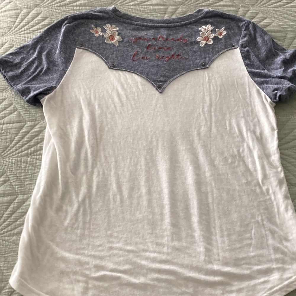 Ariat 55% cotton 45% polyester short sleeve shirt